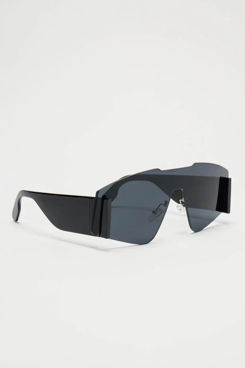 Upscale Eyes Sunglasses - Black/Smoke